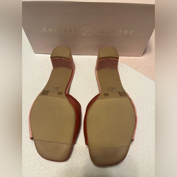 NWT - Chinese Laundry Velvet Rose Heeled Sandals - Picture 5 of 6